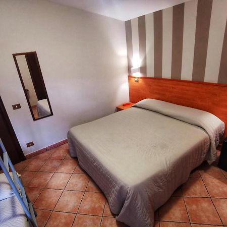 Hotel Piscina La Suite Prossedi Exteriér fotografie