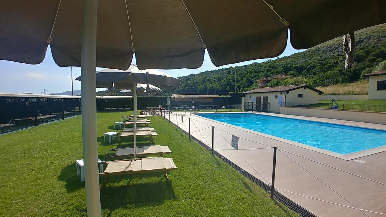 Hotel Piscina La Suite Prossedi Exteriér fotografie