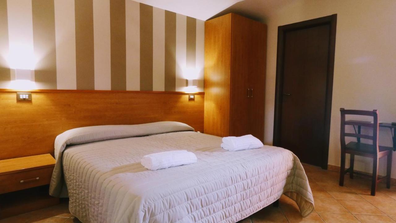 Hotel Piscina La Suite Prossedi Exteriér fotografie