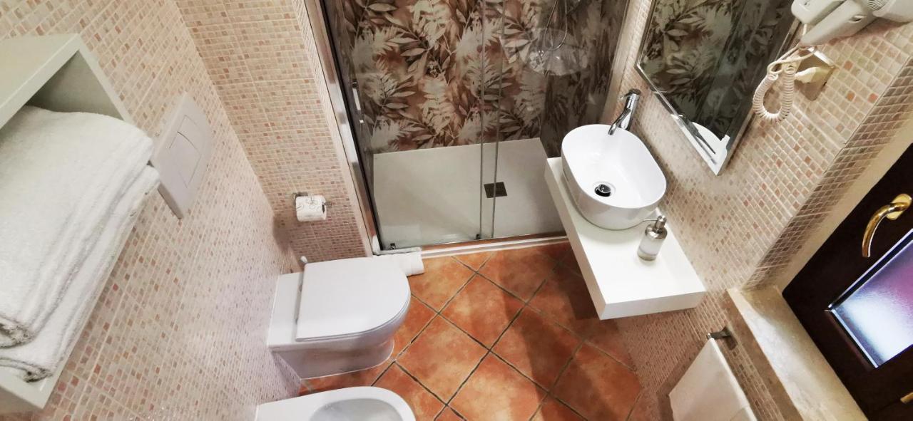 Hotel Piscina La Suite Prossedi Exteriér fotografie