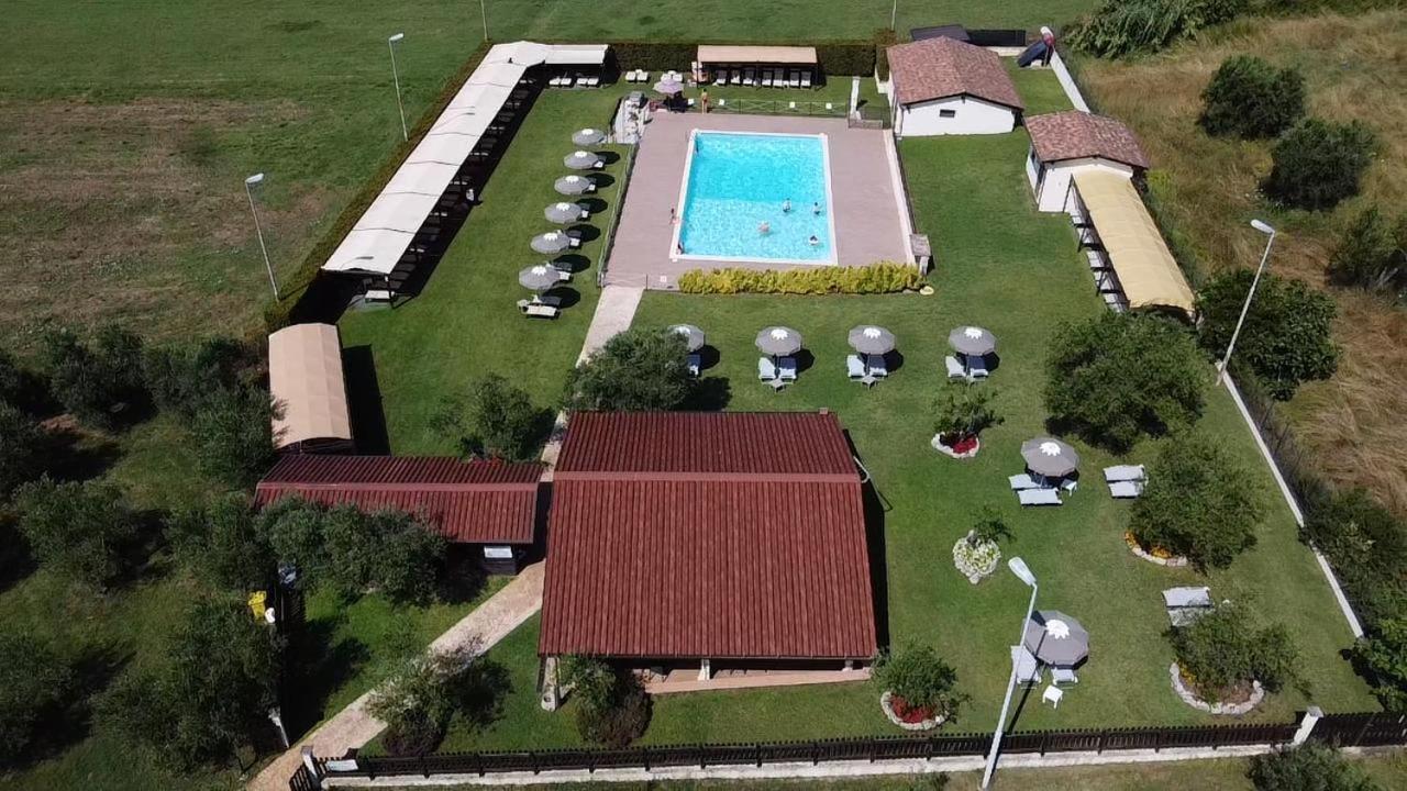 Hotel Piscina La Suite Prossedi Exteriér fotografie