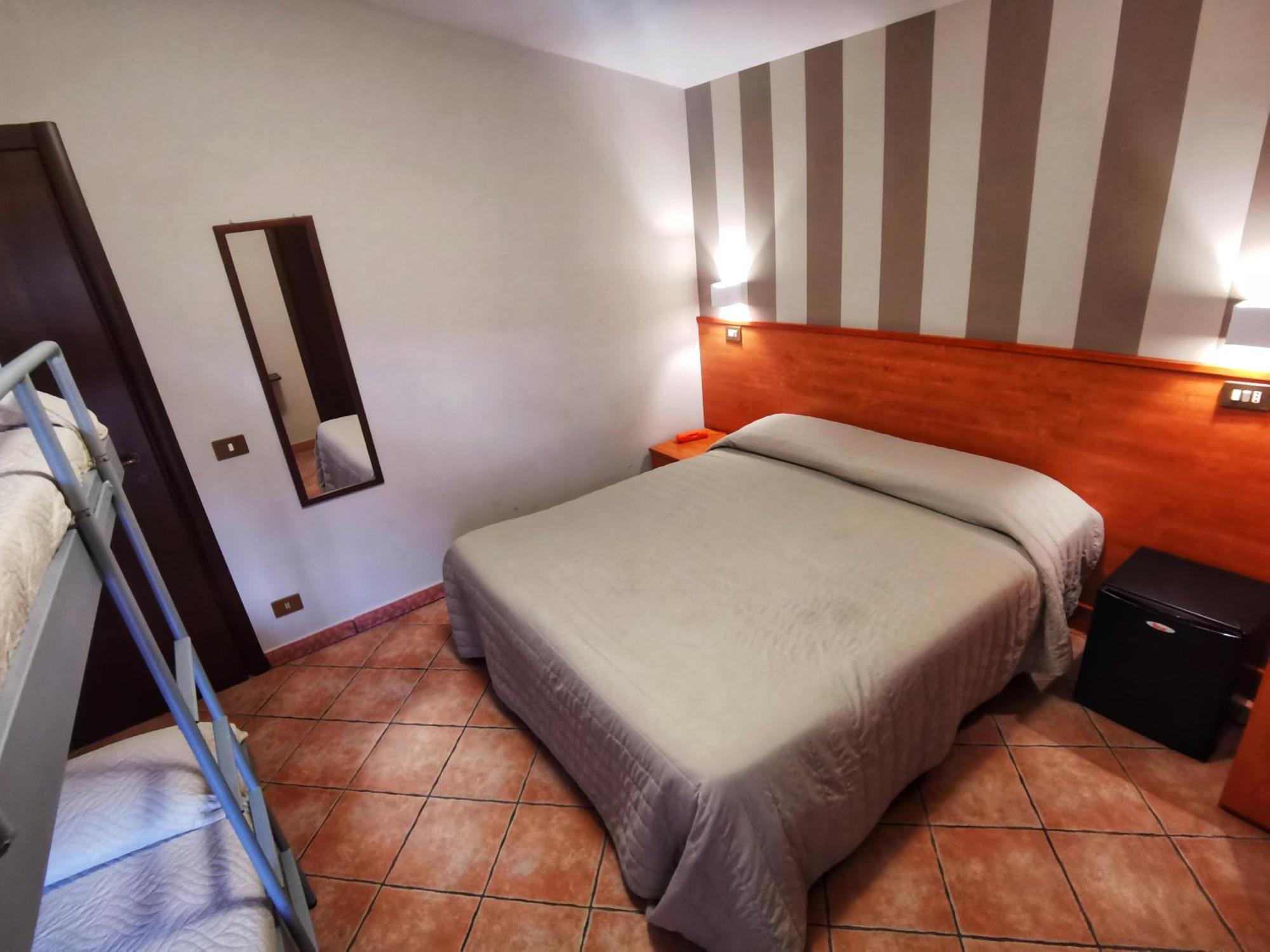 Hotel Piscina La Suite Prossedi Exteriér fotografie